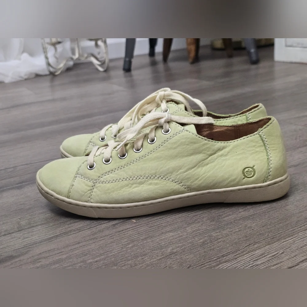 Born Sport Leather Sneakers Womens Size 8 Green Preppy Boho Boat Fall